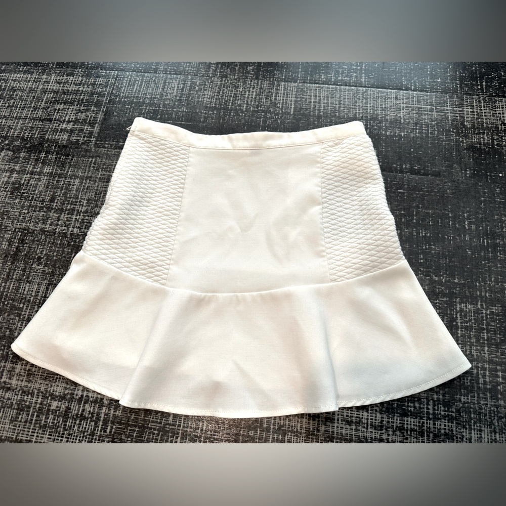 White color stretchy mini skirt from H&M size 36